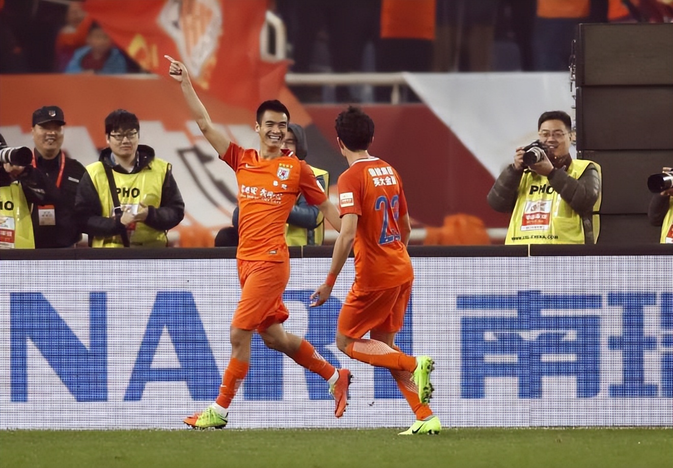 鲁能本土中锋位置迎来新面孔，已成功在欧洲练级，得到崔康熙认可