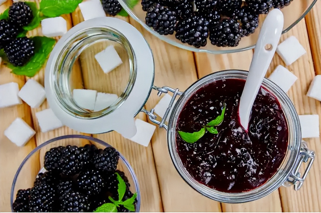 华人美国挖野菜，吃罚单？在纽约是这样挖蕨菜、韭菜、荠菜的