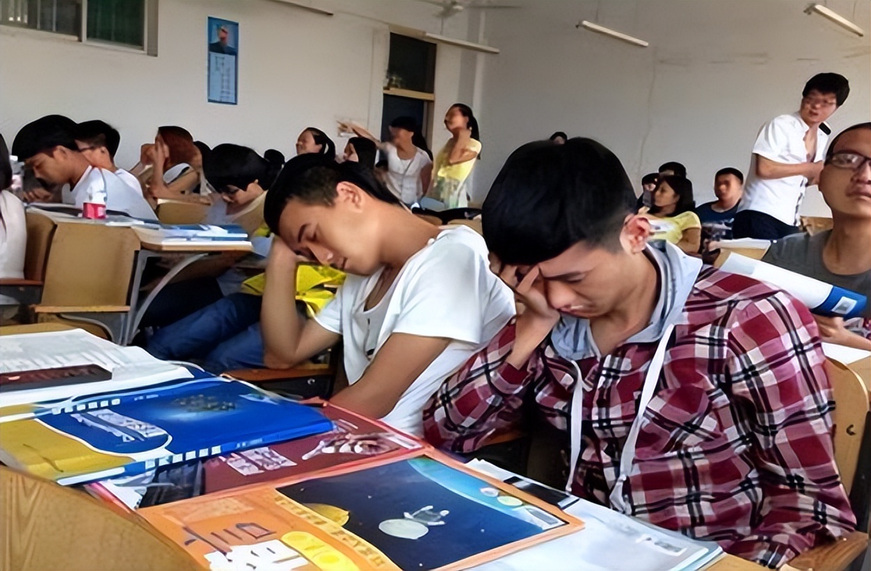 自以为是的消遣!“奶头乐”逐渐蔓延,大学生深陷其中却不自知