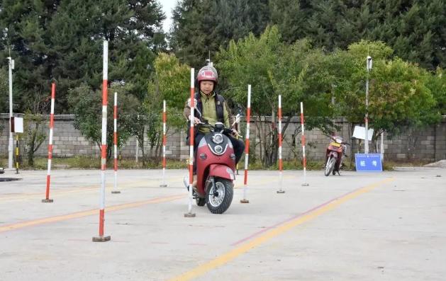 电动车三轮车四轮车有新规吗,老年代步车四轮上路合法吗