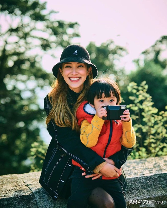 陈凯琳好身材,陈凯琳穿红色外衣秀身材