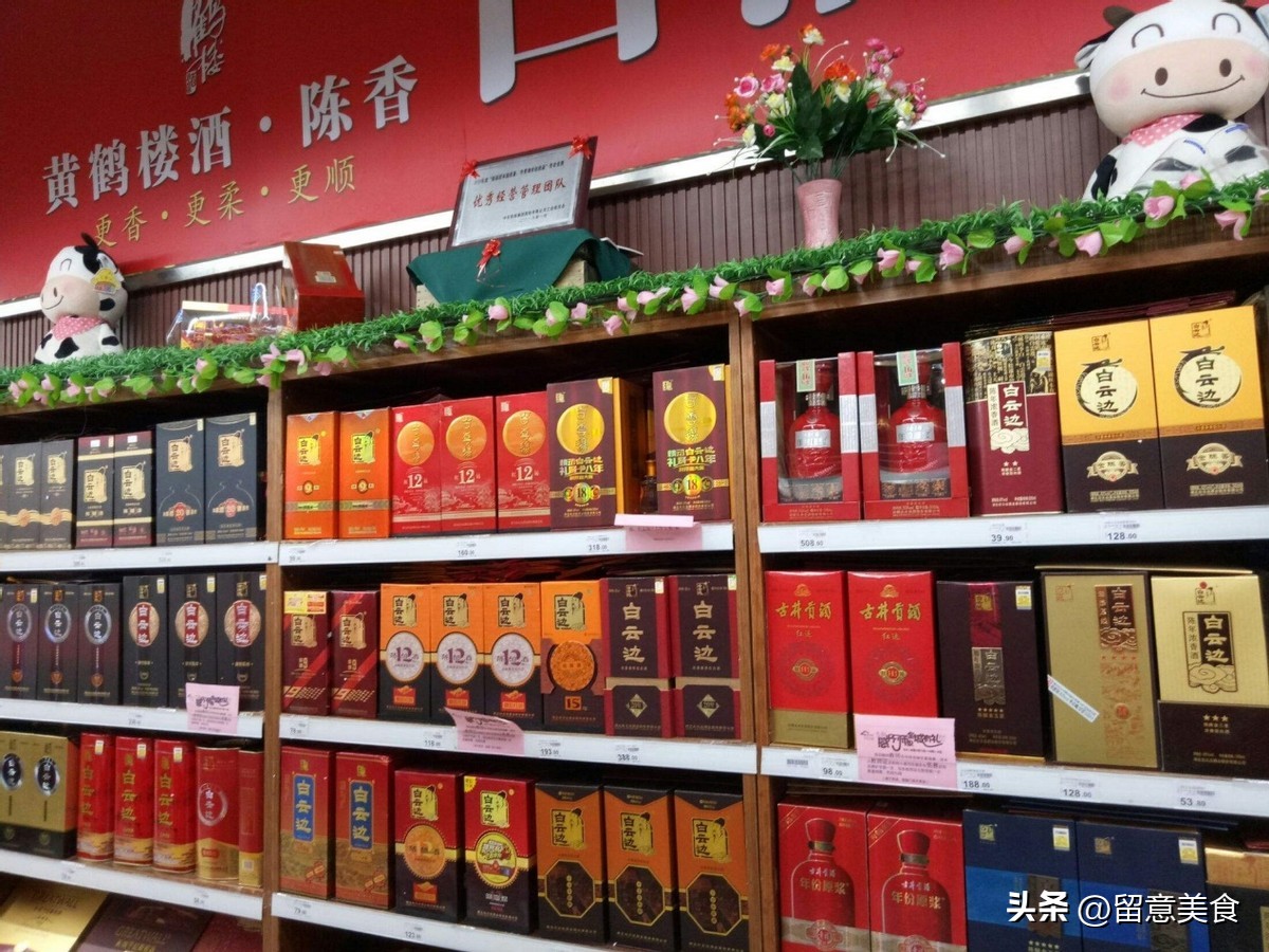 烟酒百货店生意最近很差怎么办,街边不起眼的烟酒店看似生意惨淡