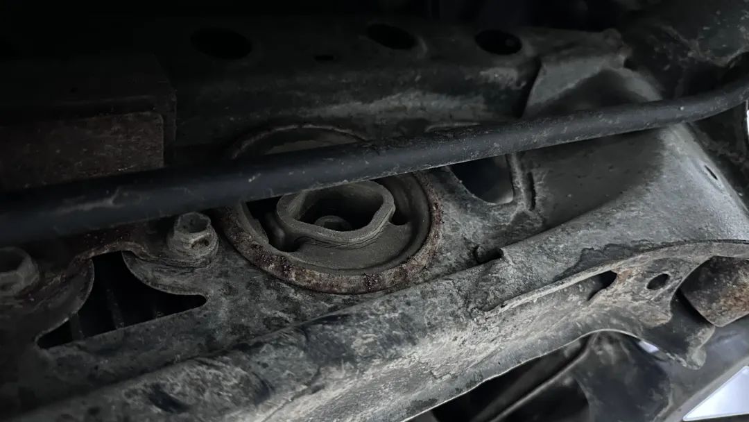 大哥12万买2005年售价100万的凌志LS430，含泪又花10万翻新才能开