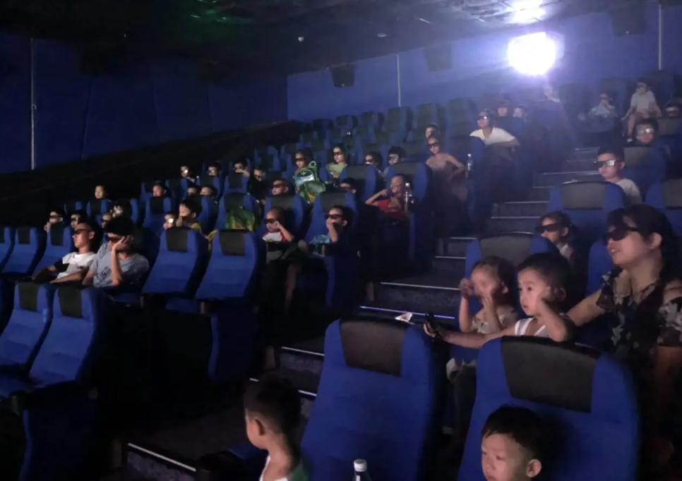 鐢靛奖闄㈢唺瀛╁瓙浜嬩欢瀹屾暣瑙嗛,鐢靛奖闄㈢唺瀛╁瓙浜嬩欢瑙嗛