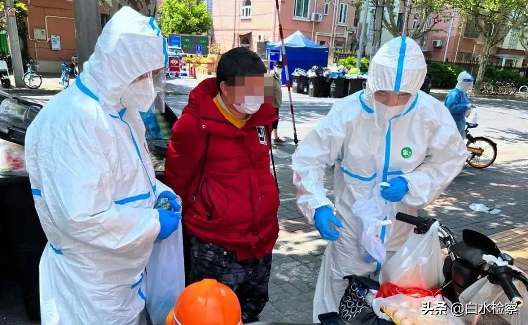 4盒泡面30个鸡蛋代购收了900元,上海代购六桶泡面20个鸡蛋