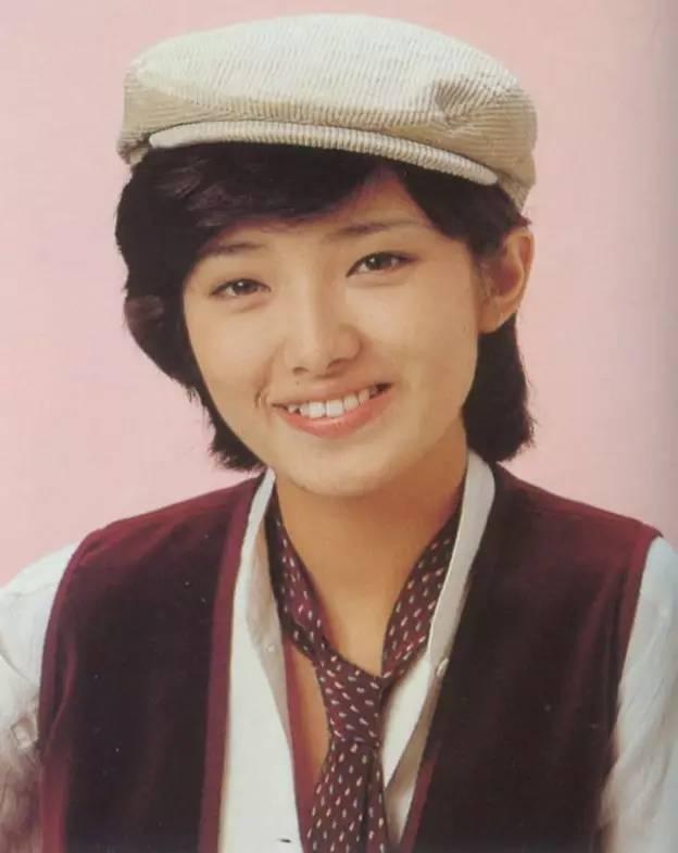 山口百惠颜值巅峰短发,樱花女神山口百惠