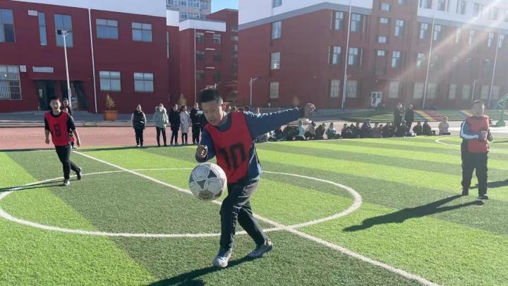 宝成小学举办成长杯校园足球联赛,镜湖小学校长杯足球联赛