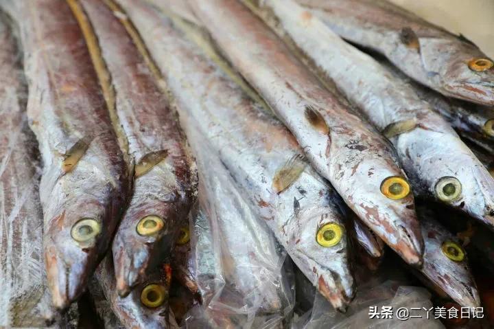 买带鱼眼珠黑好还是白好,买带鱼眼睛要什么颜色的好