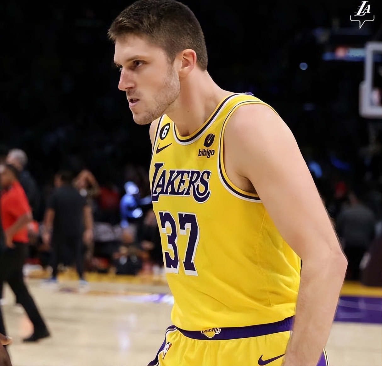 心碎！从拯救球队的英雄到被裁，“外卖小哥”瑞安为什么被放弃？