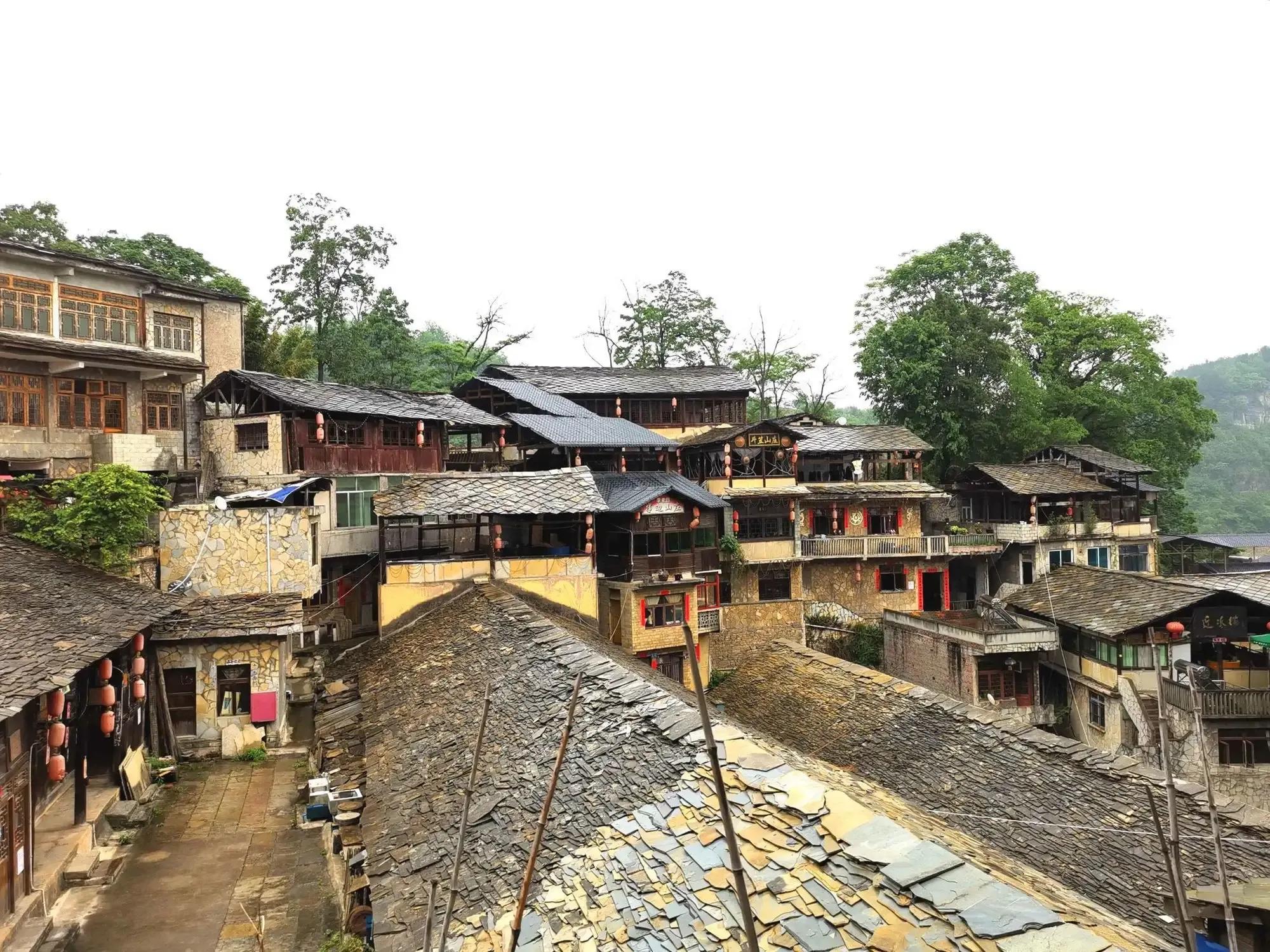 贵阳市花溪区石板镇摆勺村,贵阳市花溪区石板镇花街村