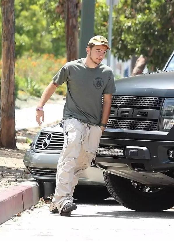 杰克逊三个儿女近照,迈克尔杰克逊的子女现在如何呢