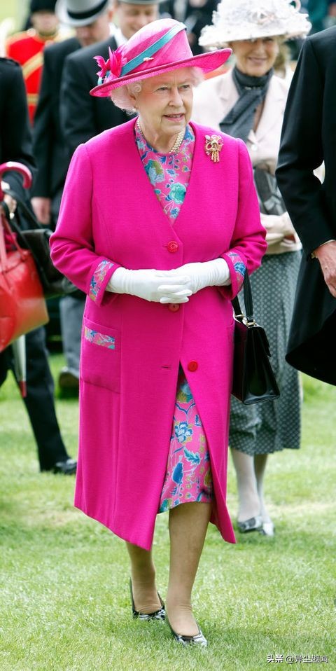 皇室蓝英国皇室衣服,英国王室穿什么颜色好看