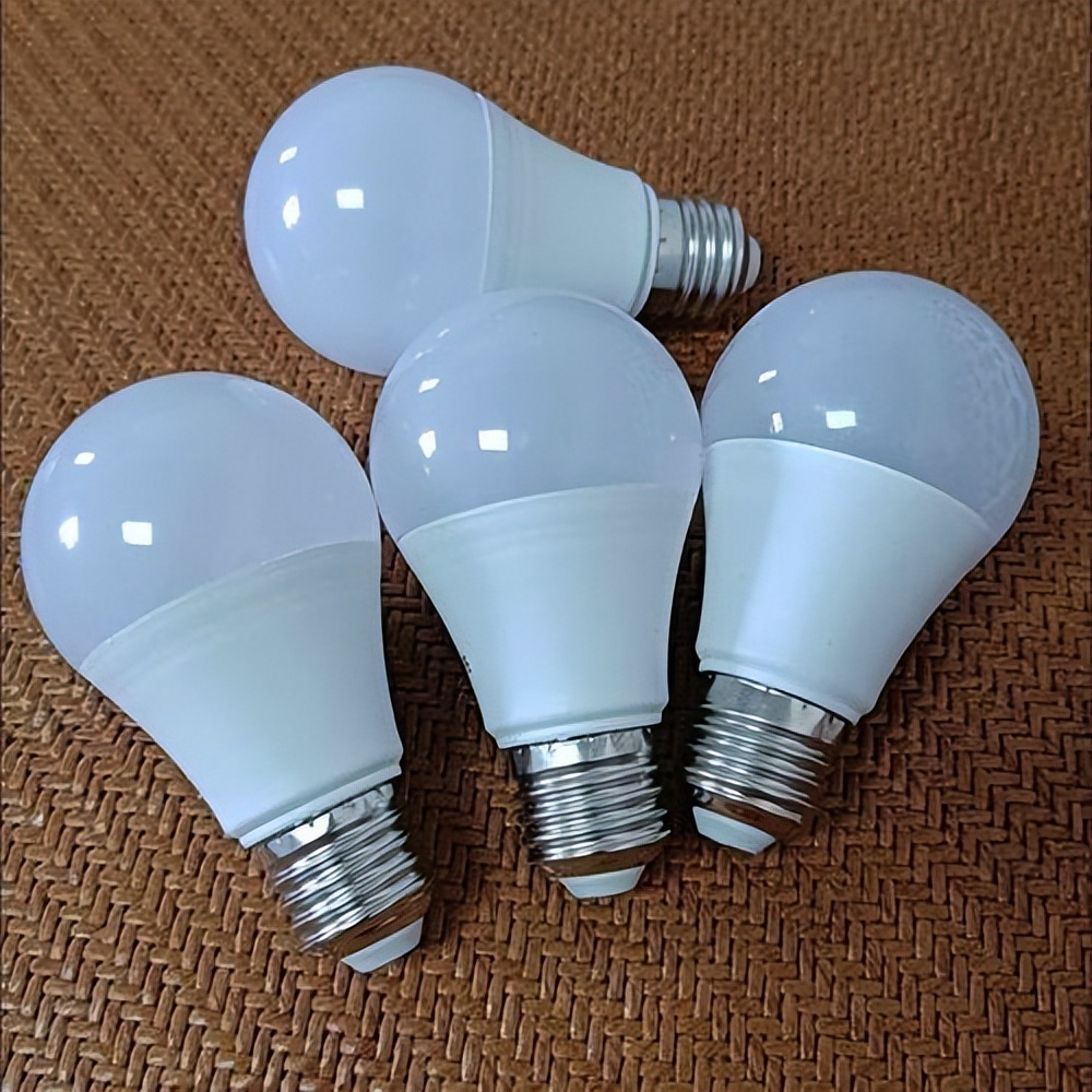 节能灯为什么亮度一调暗就闪,节能灯关闭后还是微微亮怎么解决