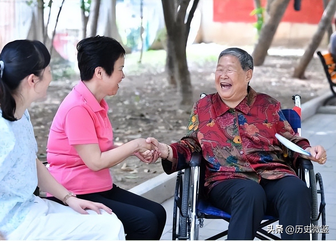 49年毛主席为何特邀安徽14岁姑娘参加开国大典，还被拒绝？