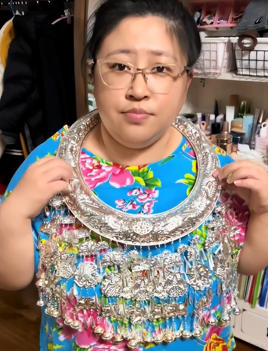 她是全网最能买“废品”的女人，凭“谎报”价格，圈粉480万