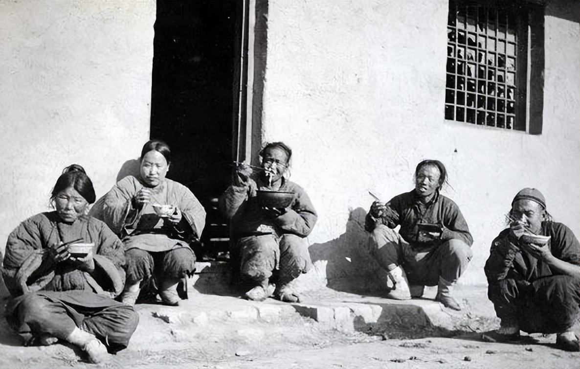 惊!日军日记曝光,*安妇慰**不顺从,日军竟用*刀刺**插入她的*体下**!