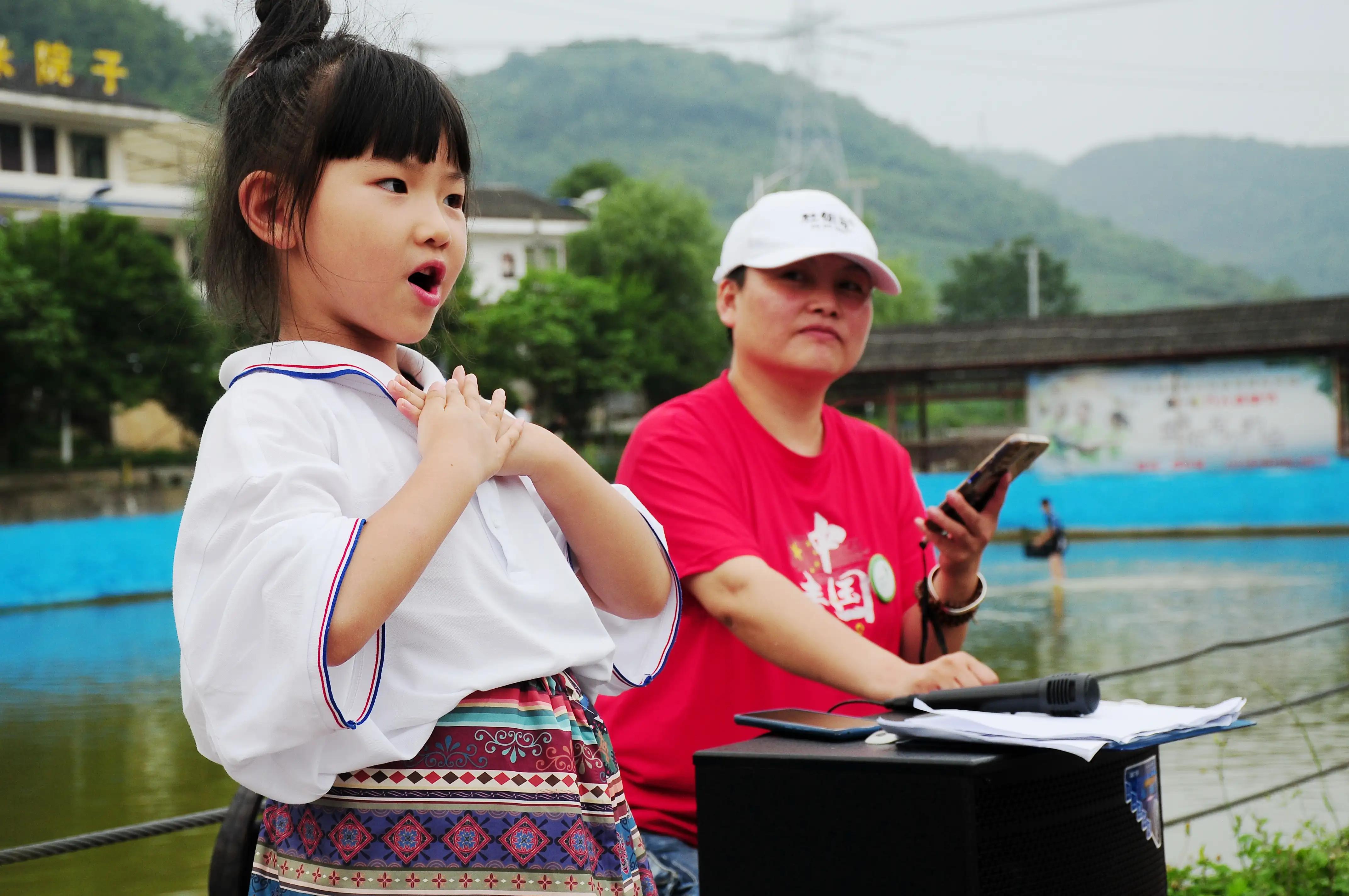 村花们闪亮登场的文案,村花进村的文案