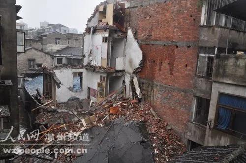 雷雨天气注意事项最新视频,雷雨天气在户外有哪些注意事项
