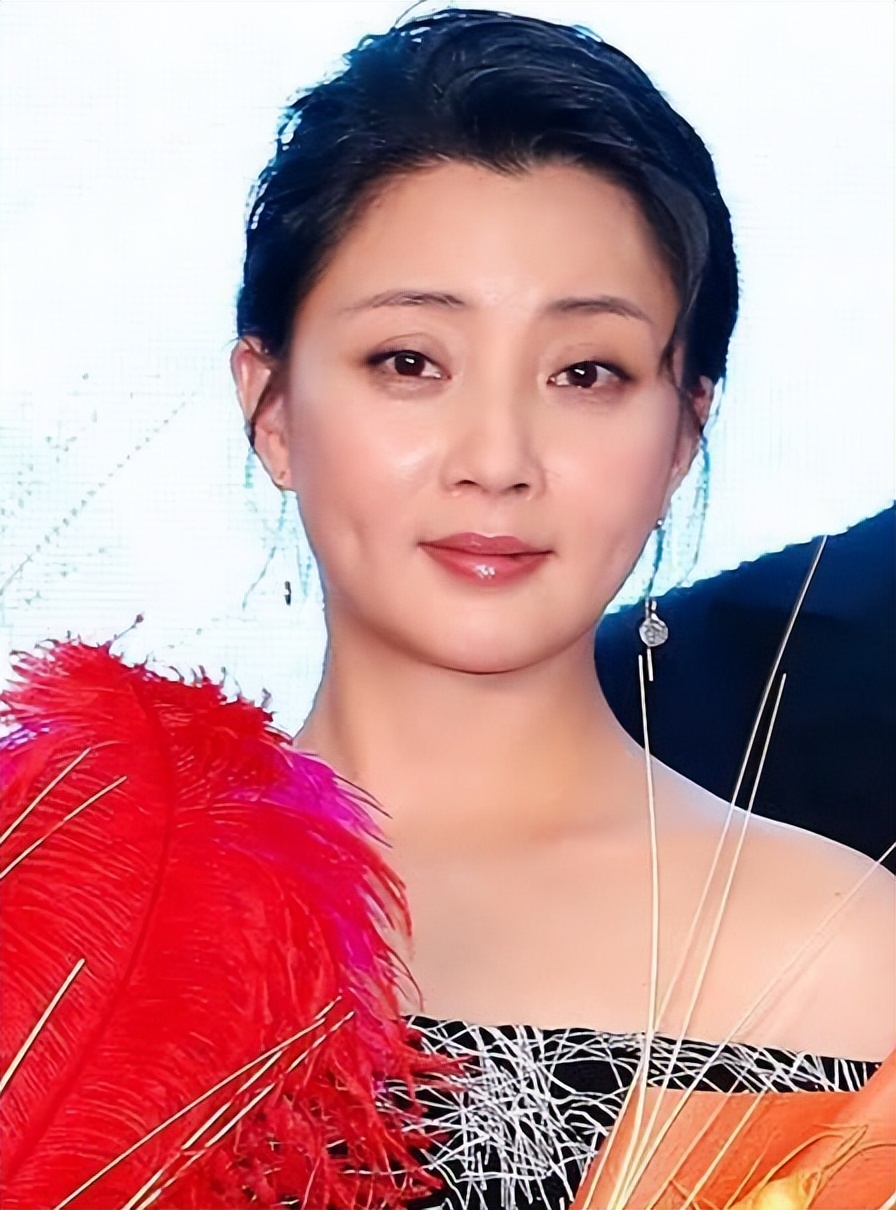 殷桃年轻时颜值巅峰,殷桃回眸一笑百媚生