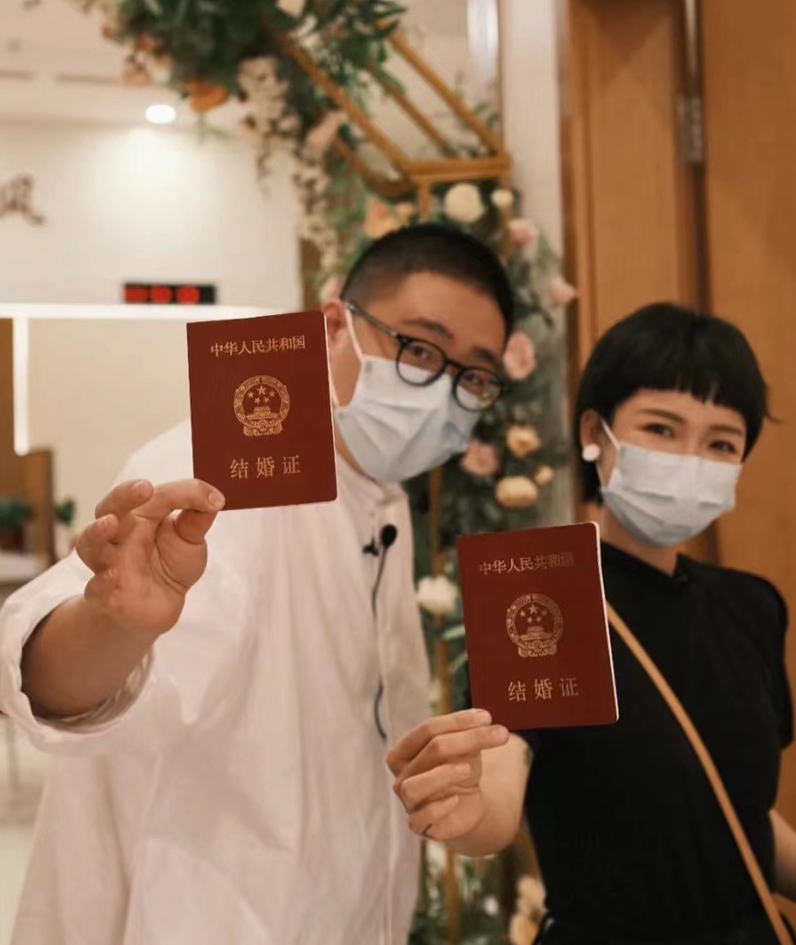 郝劭文在哪领证结婚的,郝劭文晒出结婚照