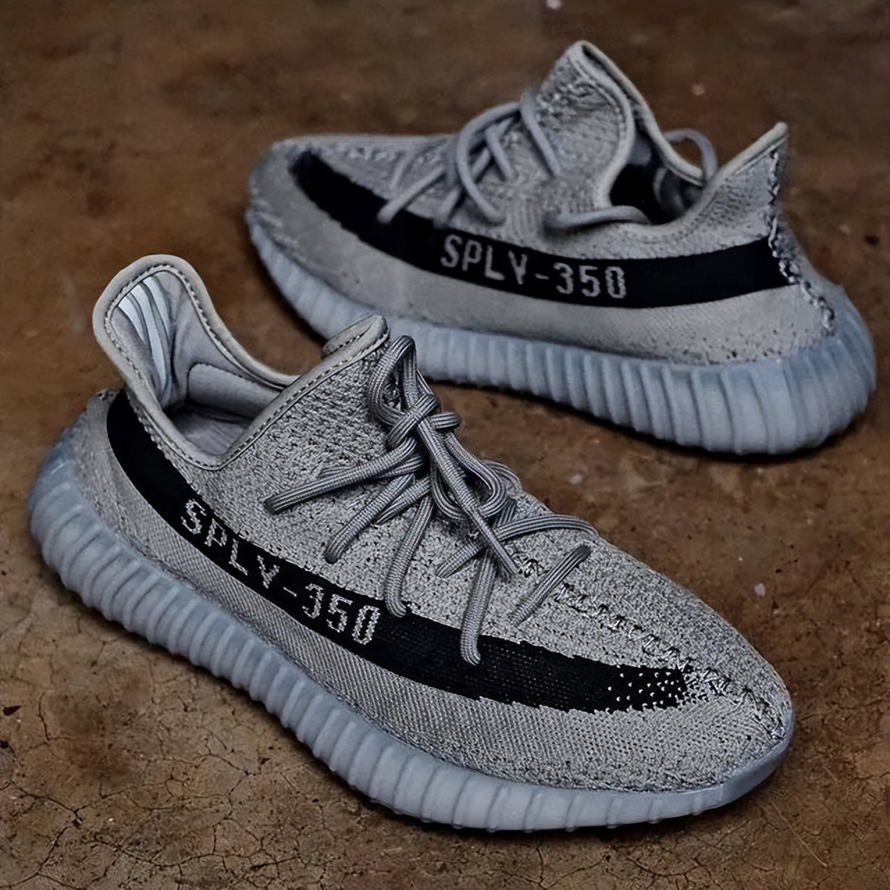 adidas重新发售yeezy (adidas yeezy积压库存超5亿美元)
