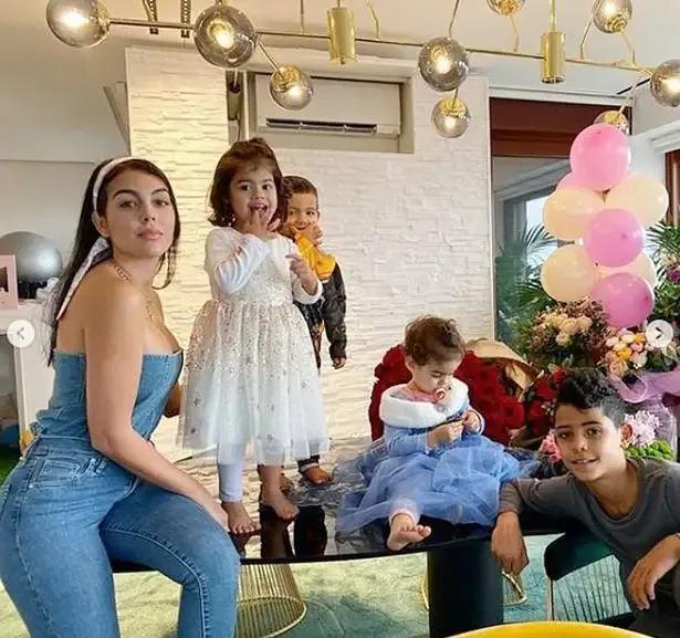 c罗饮恨卡塔尔,37岁C罗泪别世界杯