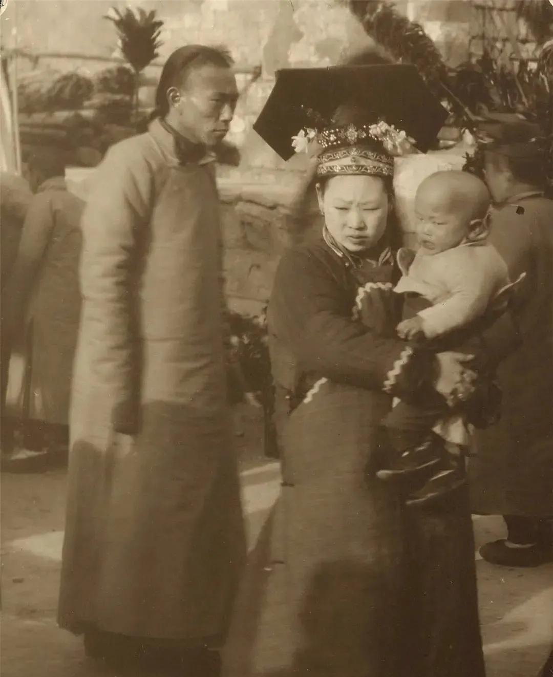 日军兽行：当着男人的面玷污了女儿，临走还残忍割下妻子乳房