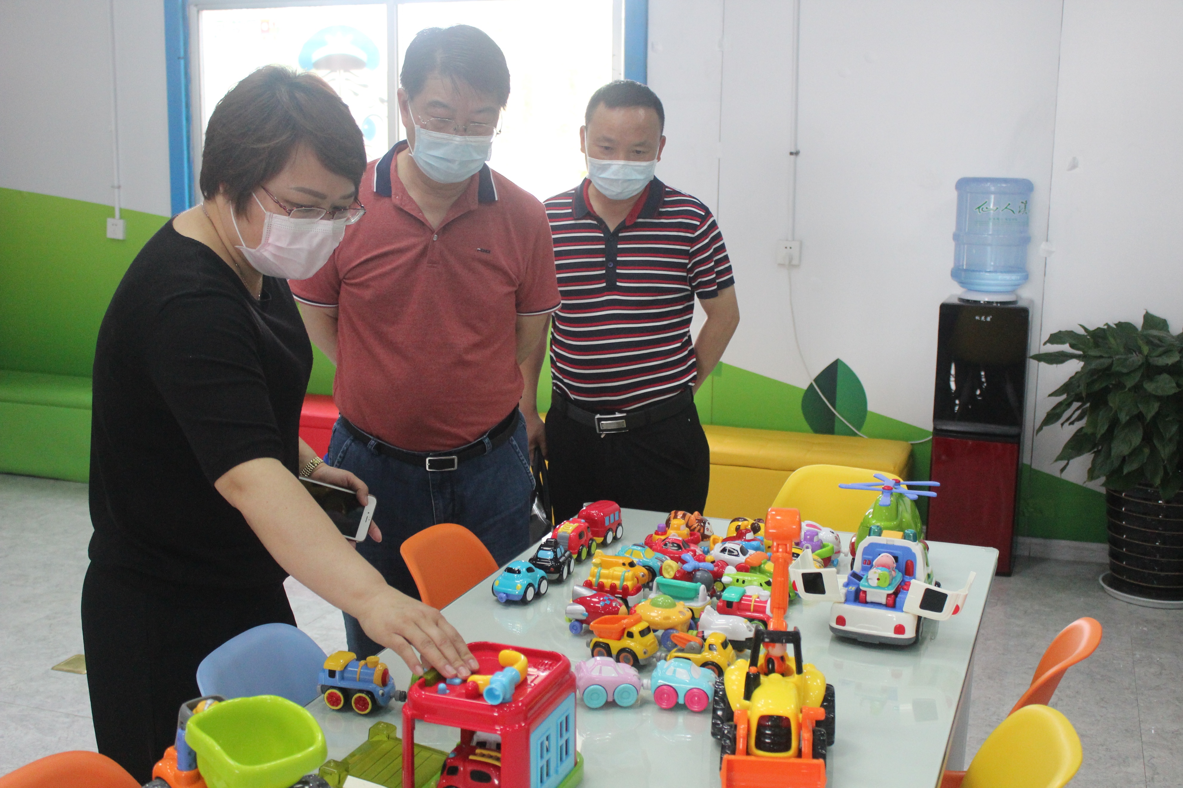 她让“小玩具”漂洋过海，让乡村姐妹家门口挣钱