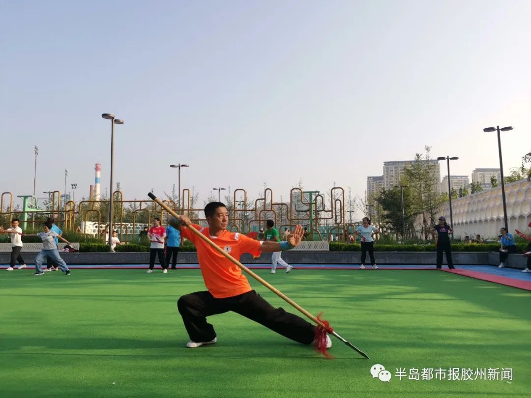 学习武术,自制器械,六旬的他实现“武侠梦”