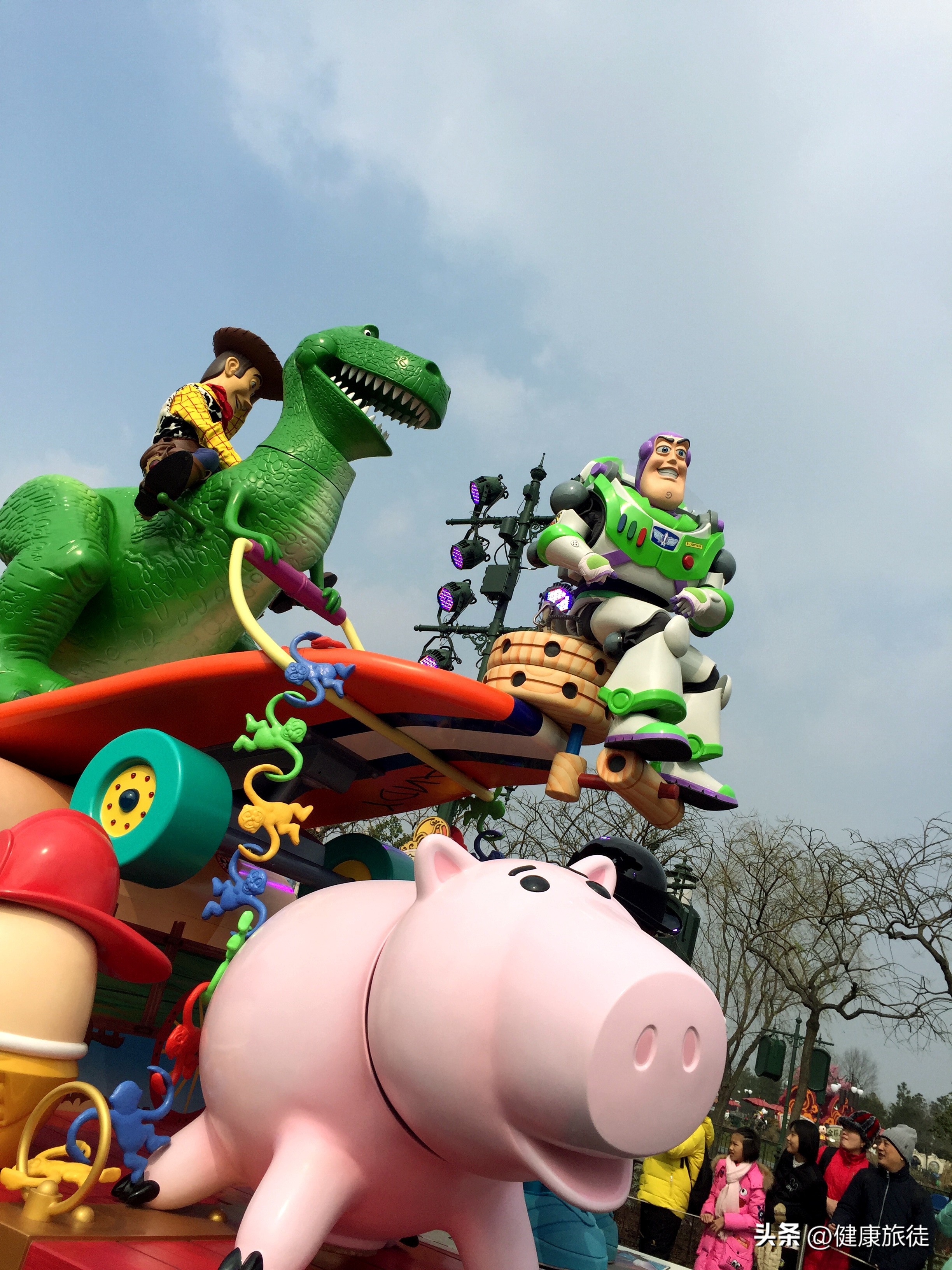 上海迪士尼乐园夏日狂欢盛宴,上海迪士尼乐园七大主题乐园介绍