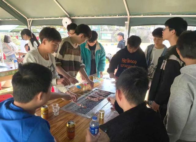 有教育情怀的学校,有幸福感的大学是什么样的