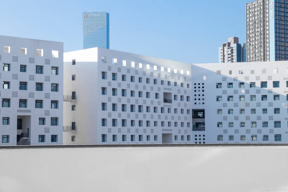 刚毕业的法学生去律所合适吗,如何选择合适的律所