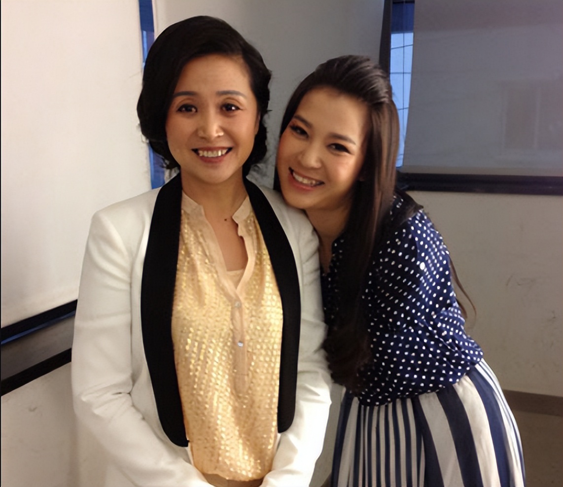 “非诚勿扰”黄菡：嫁初恋同学，恩爱31年无绯闻，女儿比她还漂亮