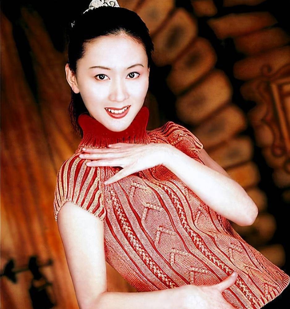 汤加丽:因“人体模特”和丈夫离婚,被父亲冷战,今46岁孤身一人