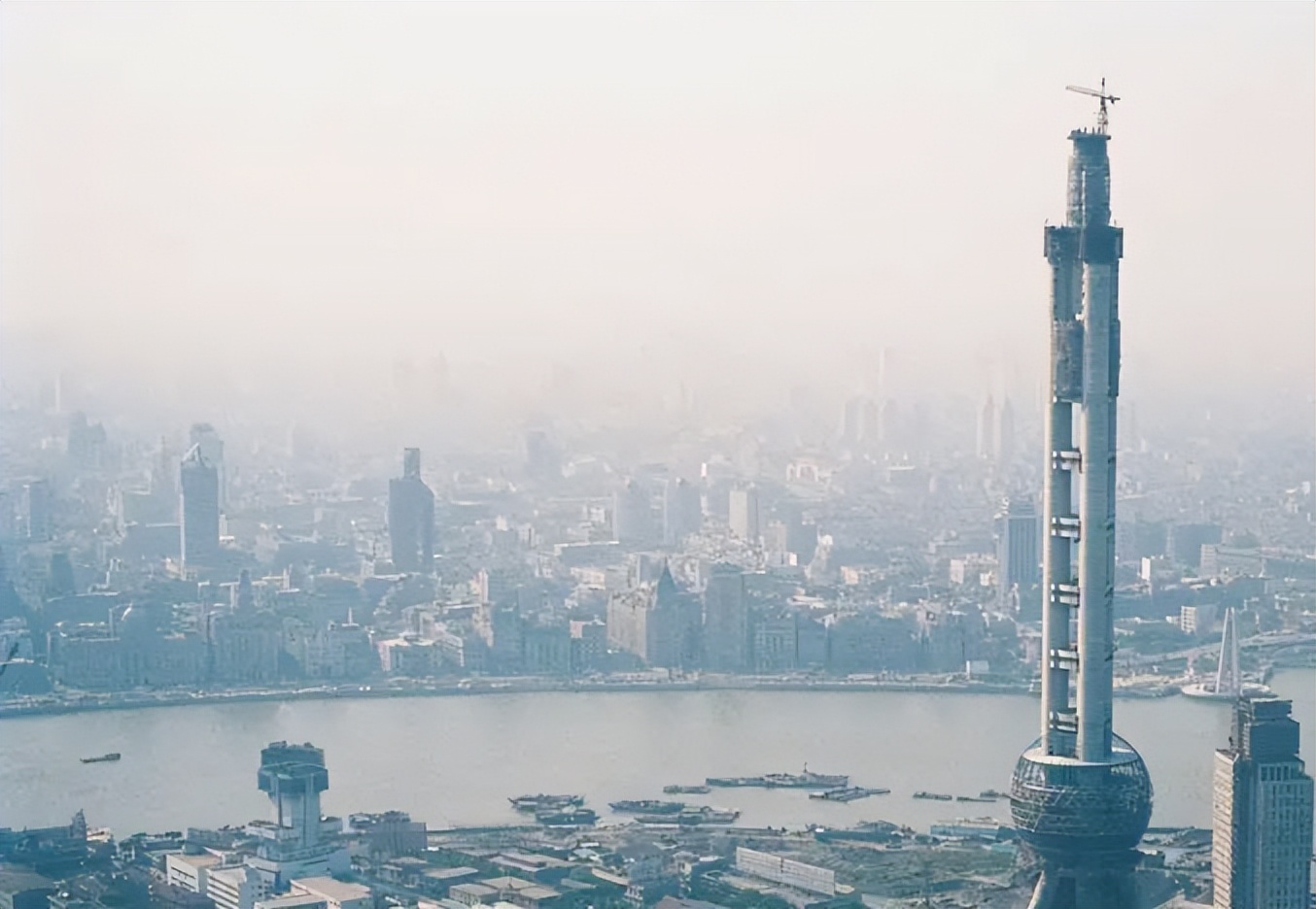 94年*小平邓**最后一次到上海，离开前对*菊黄**说：这是上海最后的机遇