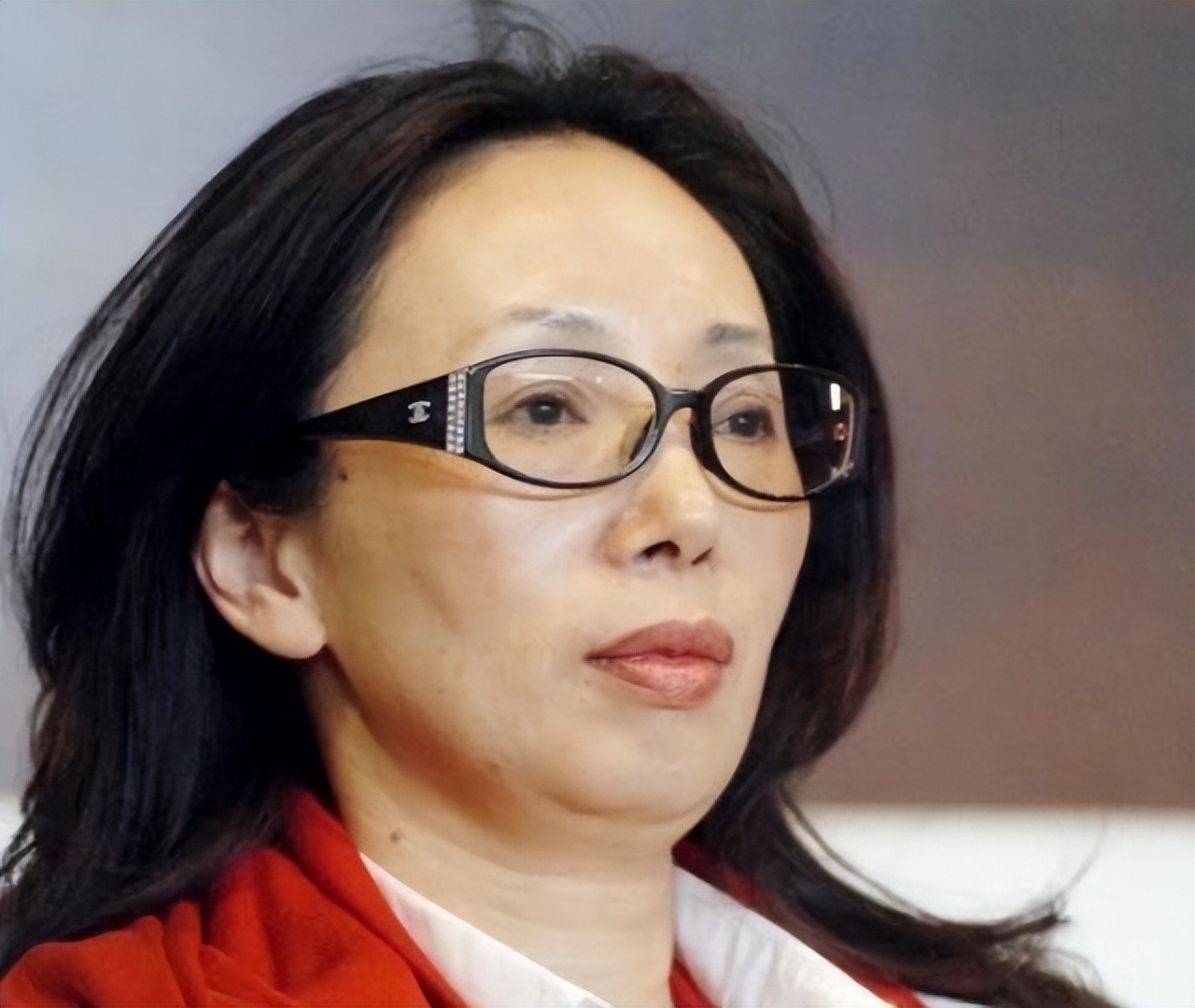 23岁女富豪生活奢靡,黑龙江女首富离婚