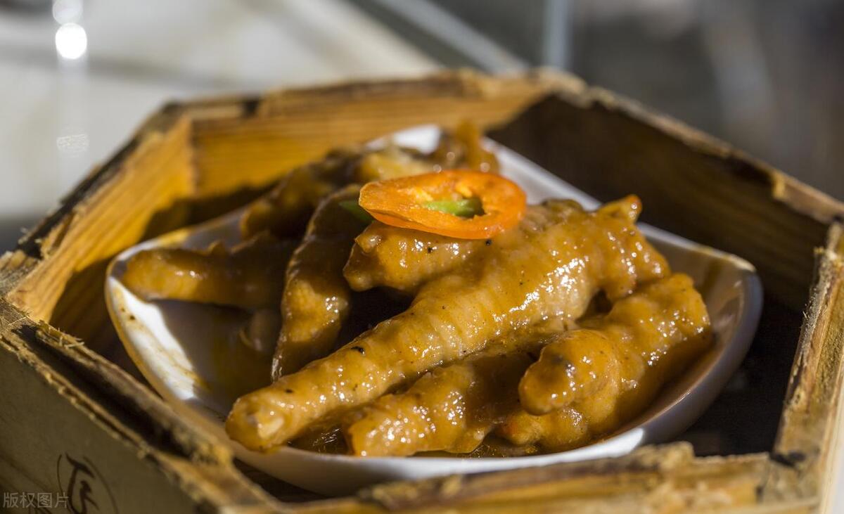 谁说广州经济不行了，广州成00后毕业首选城市，地铁更加难挤了！