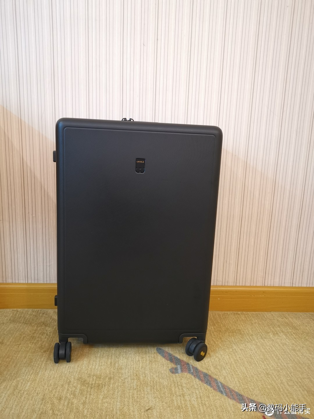 level8地平线八号行李箱颜色,地平线8号行李箱尺寸对比