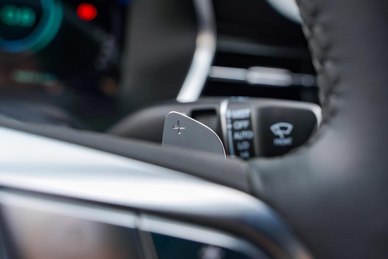 大众思皓曜2021款6座中配落地价,思皓曜和奕炫max暗夜破晓版哪个好