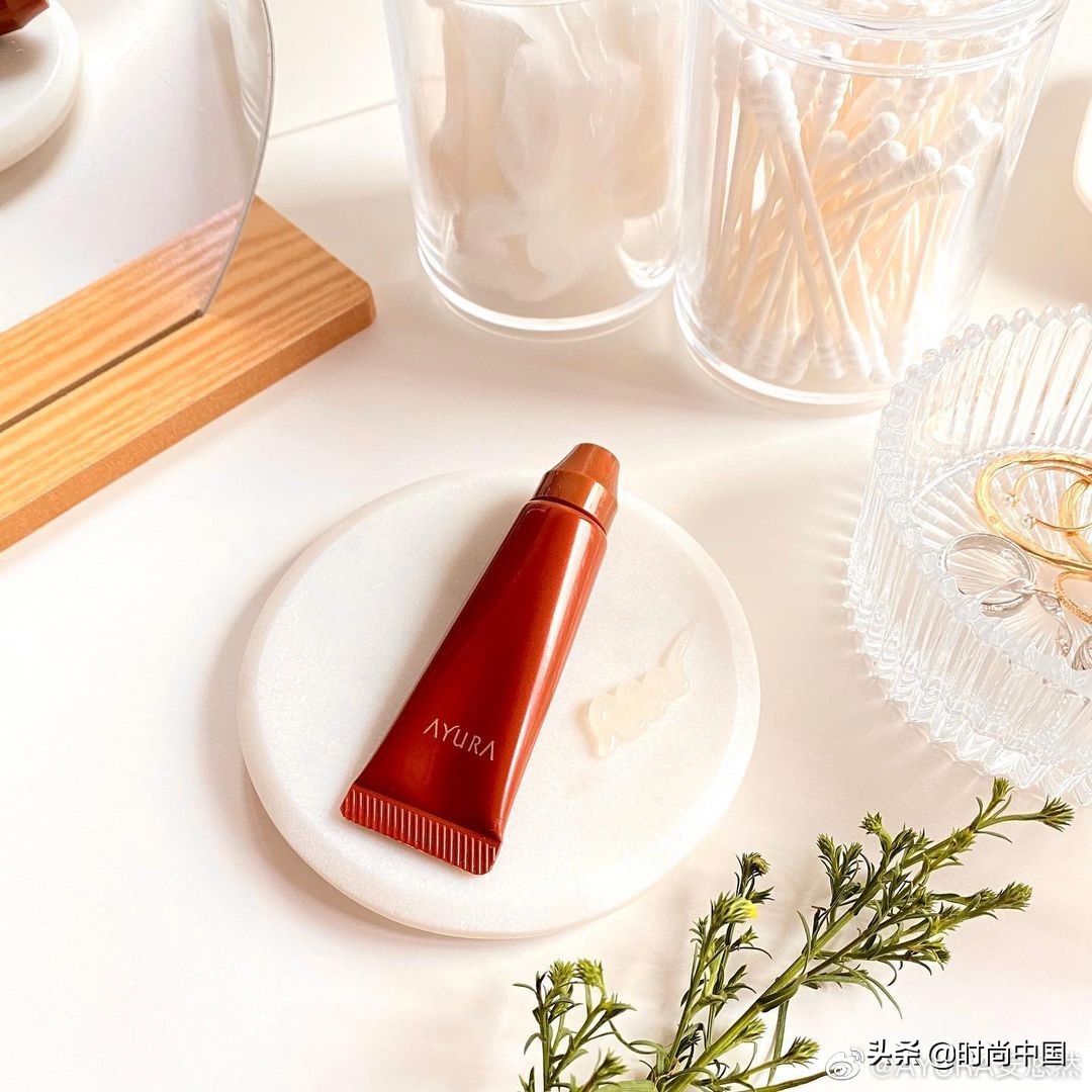 冬天唇部干裂起皮小妙招,保湿嘴唇的神器