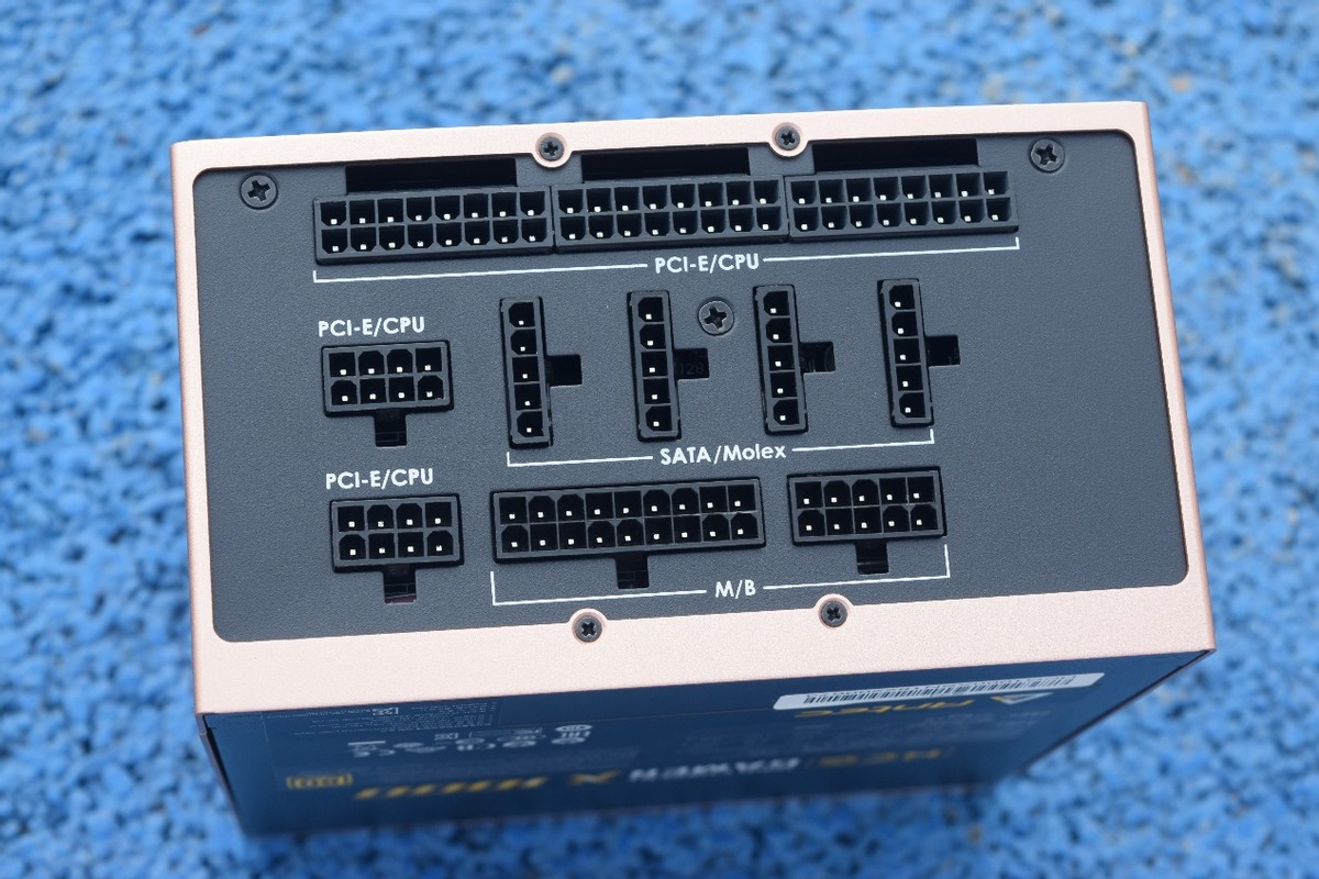 技嘉aorusxe4评测,pcie4.0固态技嘉评测