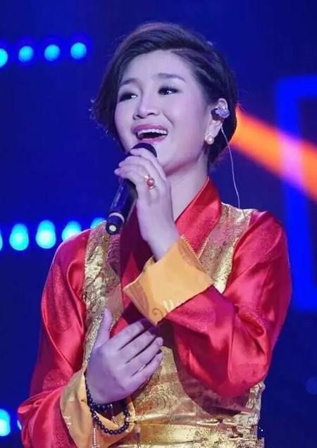 降央卓玛爆料与老公的恋爱过程,降央卓玛和她的三个孩子近况