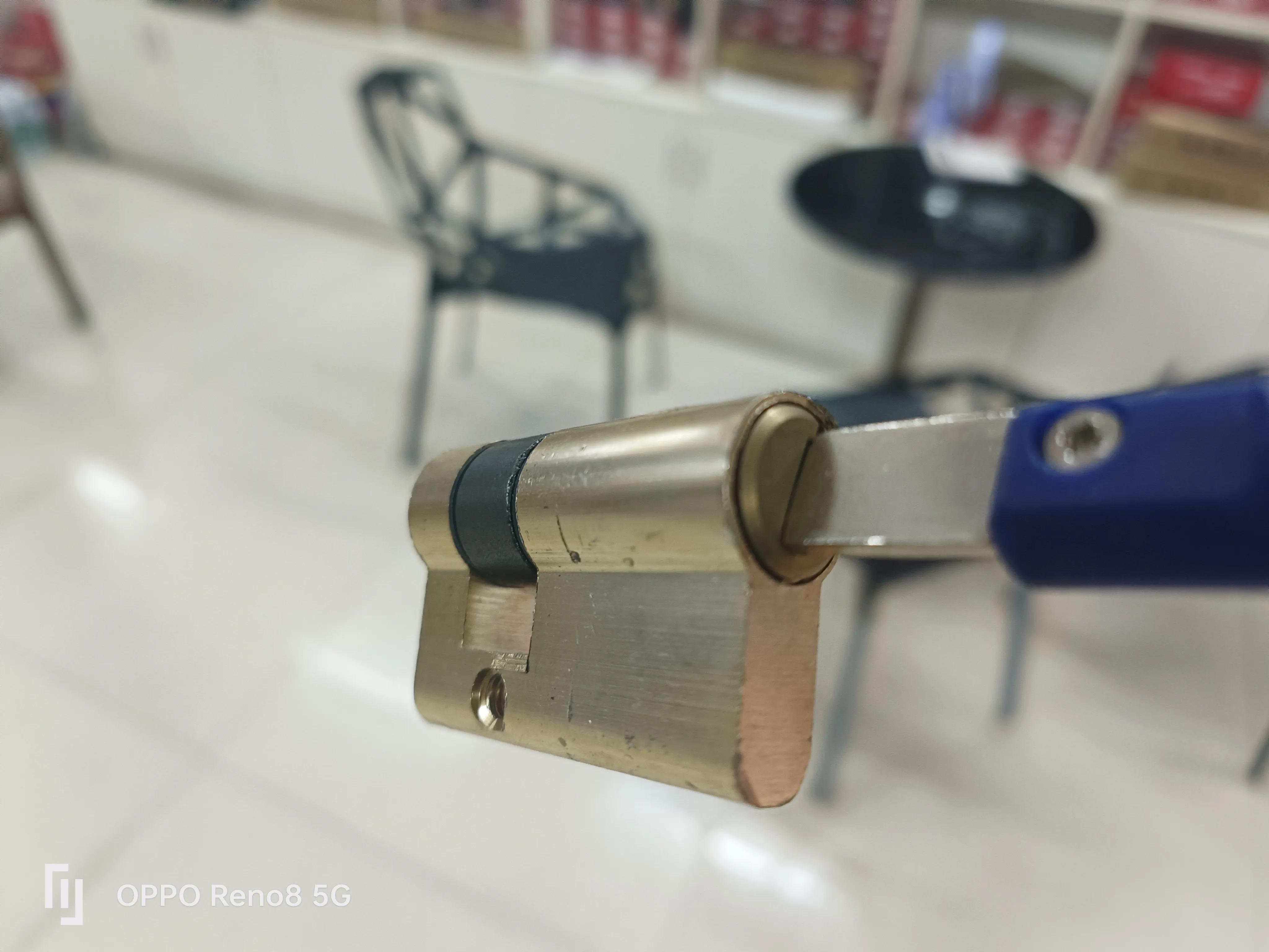 指纹锁的锁芯都是通用的吗,指纹锁的锁具都是通用的吧