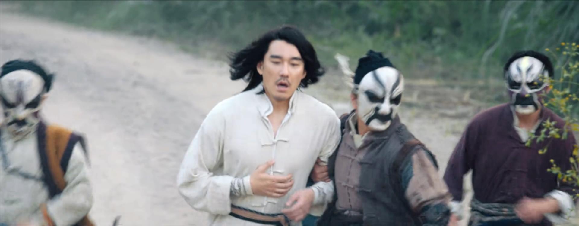 女配露大腿，反派成X战警，同样《华英雄》，胡兵比郑伊健差远了