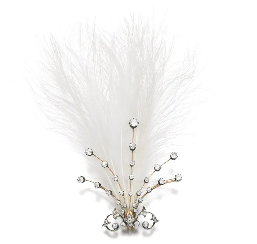 “鸽子蛋”算什么，现在婚礼上戴它才是大热门！