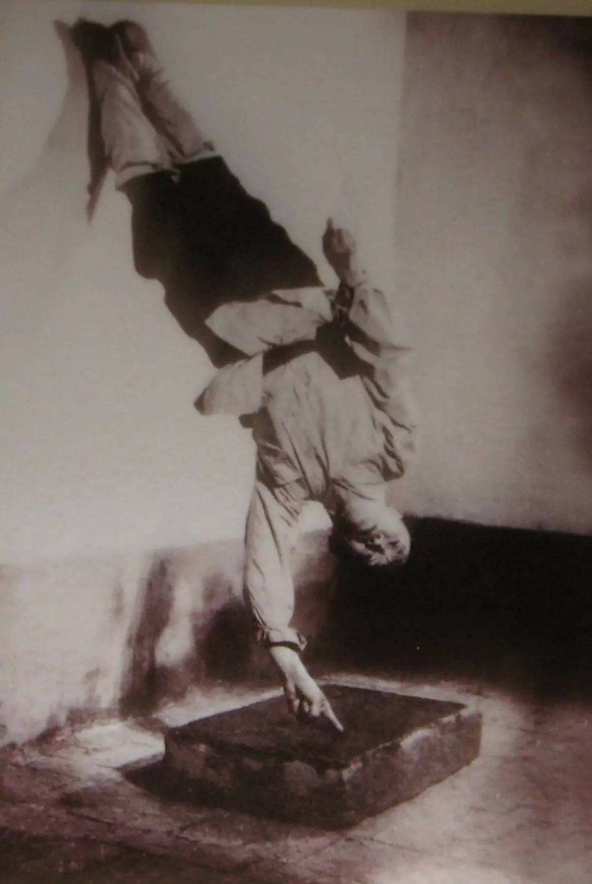 海灯法师二指禅倒立视频,海灯法师二指禅多少岁