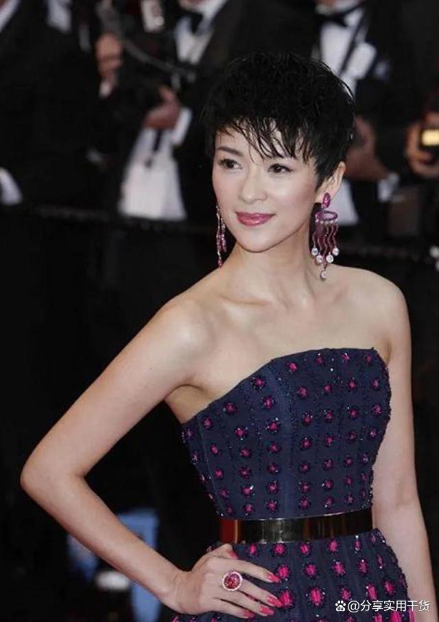 章子怡一袭亮黄长裙亮相红毯,章子怡露肩什么意思