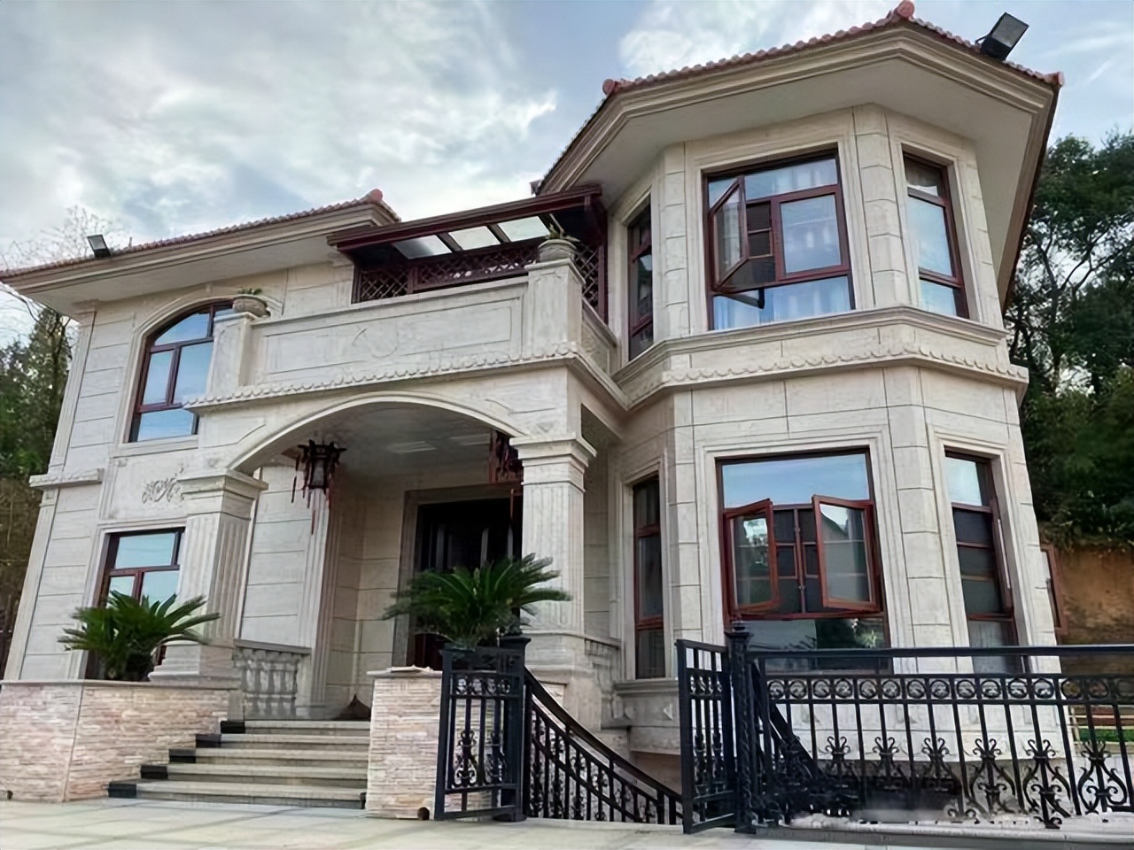 一亩地的茶树一年能收入多少钱,种一亩茶树一年的收入多少钱