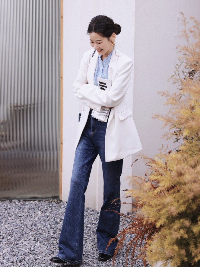 今年最流行的裤子显高显瘦,今年最火阔腿牛仔裤搭配鞋