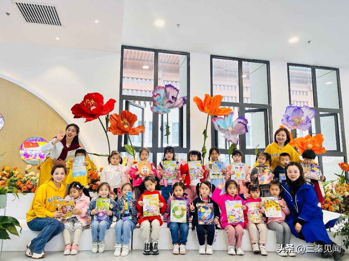 陕西省小天鹅艺术团携手省图书馆高新馆为孩子们探索纸戏剧的秘密